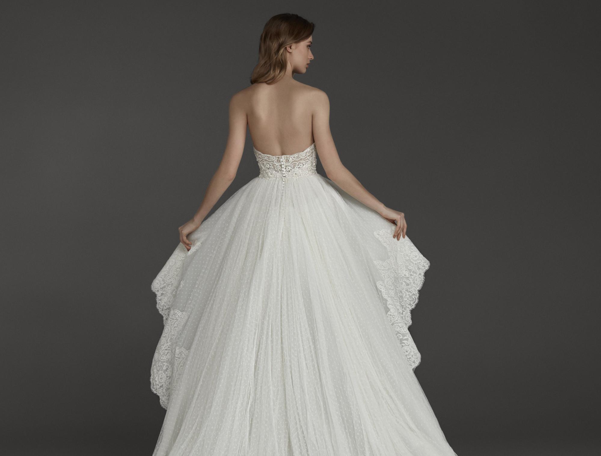 似合うウェディングドレスの色を見極める 白色選びのポイント ブライダルハウスtutu